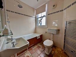 Charming Two-bedroom House in London