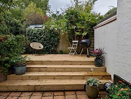 Charming Two-bedroom House in London