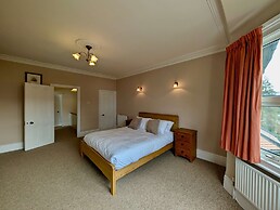 Charming Two-bedroom House in London
