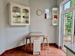 Charming Two-bedroom House in London