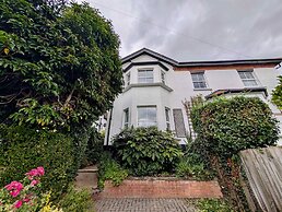 Charming Two-bedroom House in London