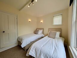 Charming Two-bedroom House in London