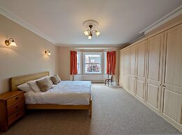 Charming Two-bedroom House in London
