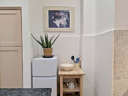 Elegant 2-bed Flat in Shenfield