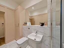 Elegant 2-bed Flat in Shenfield