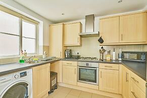Charming 2-bedroom Flat in South Croydon