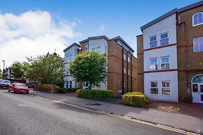 Charming 2-bedroom Flat in South Croydon