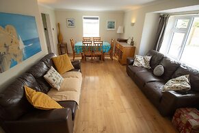Spacious Home Near Porthtowan Beach