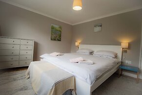 Spacious Home Near Porthtowan Beach