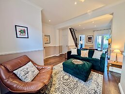 Charming Two-bedroom Home in London