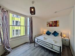 Charming House With Balcony Near Brighton Beach