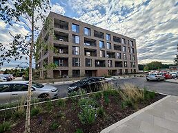 Amazing Flat With Free Parking and Balcony