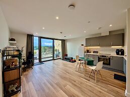 Amazing Flat With Free Parking and Balcony