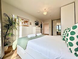 Amazing Flat With Free Parking and Balcony