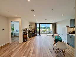 Amazing Flat With Free Parking and Balcony