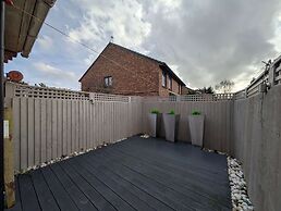 Comfortable 2-bedroom House With Free Parking