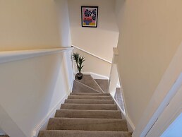 Comfortable 2-bedroom House With Free Parking