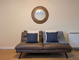 Comfortable 2-bedroom House With Free Parking