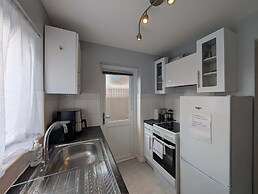 Comfortable 2-bedroom House With Free Parking