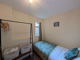 Comfortable 2-bedroom House With Free Parking