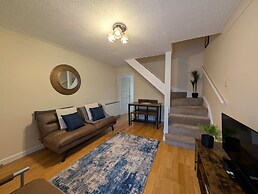 Comfortable 2-bedroom House With Free Parking