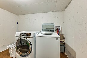 Lake Days & Fireside Nights! Updated Burnside Home