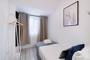 Bright 6 bedroom 3 bath house ideal for Pinewood Studios