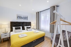 Bright 6 bedroom 3 bath house ideal for Pinewood Studios