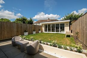 Bright 6 bedroom 3 bath house ideal for Pinewood Studios