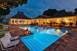 Private 2BR Open-air Villa Panoramic Views Pool