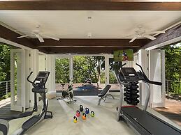 Nature-inspired 4BR Modern Villa Pool Resort Access