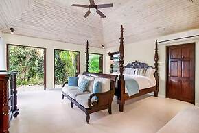 Charming 4BR Garden Villa Pool Separate Cottage