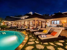 Charming 4BR Garden Villa Pool Separate Cottage
