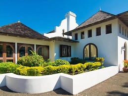 Charming 4BR Garden Villa Pool Separate Cottage