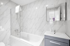 Modern 3 Bedroom, 2 Bathroom Home in Edgware