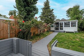 Modern 3 Bedroom, 2 Bathroom Home in Edgware