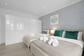 Modern 3 Bedroom, 2 Bathroom Home in Edgware