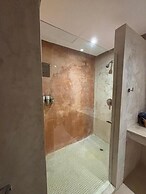 Simple & Luxury