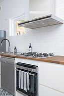 The Largs Lookout - Modern Apartment