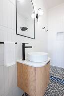 The Largs Lookout - Modern Apartment