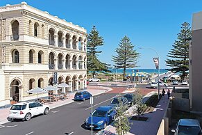 2BR Seaside Retreat in Largs North