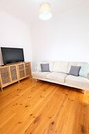 2BR Seaside Retreat in Largs North