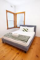 2BR Seaside Retreat in Largs North