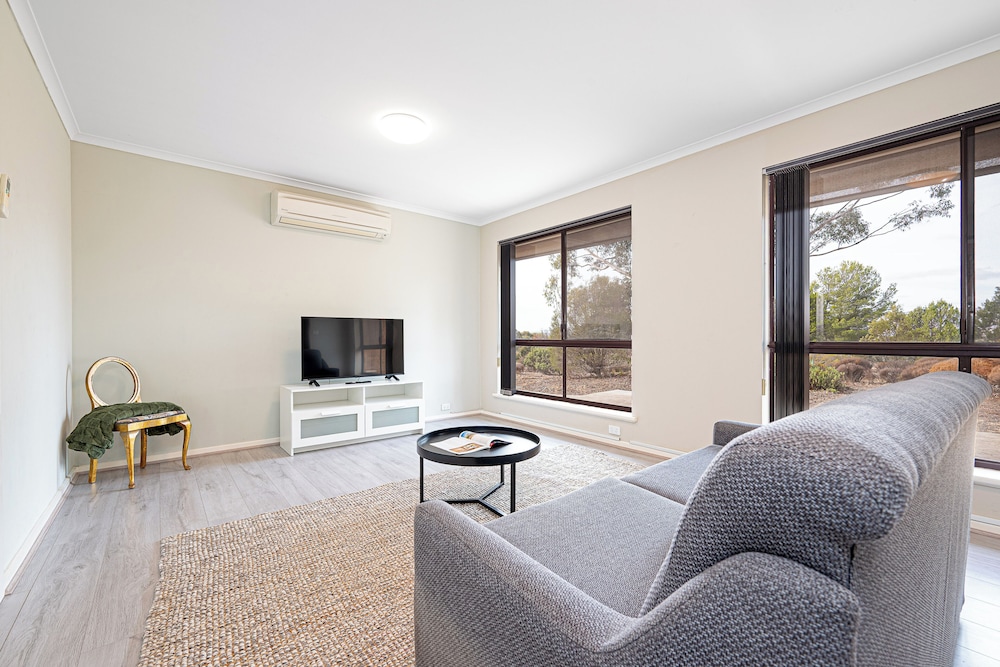 Villa Scalzi - 4-Bed Getaway