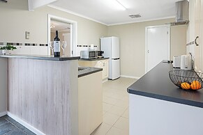 Villa Scalzi - 4-Bed Getaway
