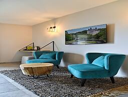 Villa With Pool & Suites for 12 Guests