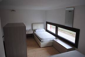Luxar Room