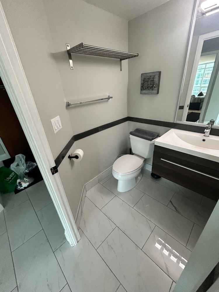 Downtown Pinecrest Suites-Free Parking