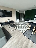 Downtown Pinecrest Suites-Free Parking