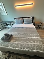 Downtown Pinecrest Suites-Free Parking